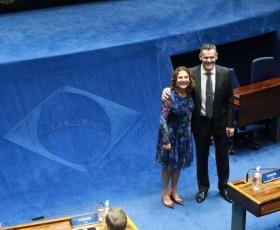 Reitora Márcia Abrahão e vice-reitor Enrique Huelva na sessão especial do Senado Federal em comemoração aos 60 anos da UnB. Foto: William Sant'Ana. 25/04/2022